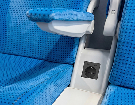 Na čo by sa mali kupujúci železničnej a autobusovej dopravy opýtať dodávateľa nabíjacieho modulu USB pred špecifikáciou