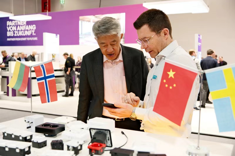 Живая демонстрация USB-модулей для зарядки