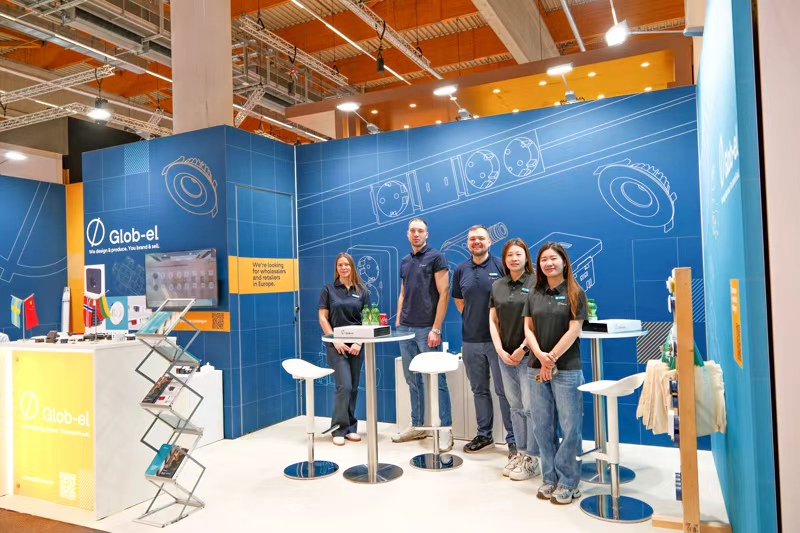 Команда Glob-el представляет розетки и выключатели Schuko.