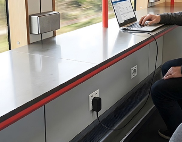 railway usb charging solution 鉄道用USB充電ソリューション